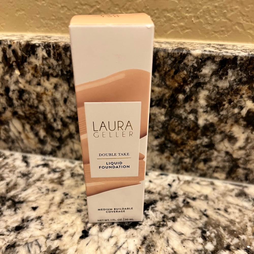 Laura Geller Double Take Liquid Foundation.—color (FAIR)